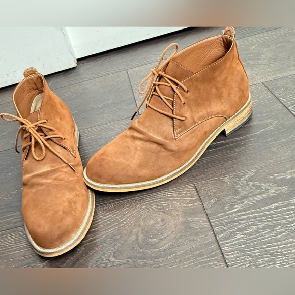 Men's Tan Suede Chukka Boots - Picture 1 of 5